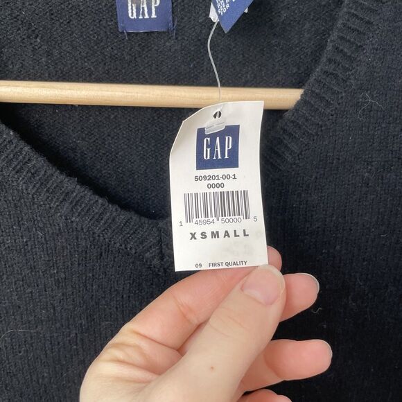 NWT Vintage GAP Black 100% Lambs Wool Womens Sweater‎ Size XS - Picture 2 of 4